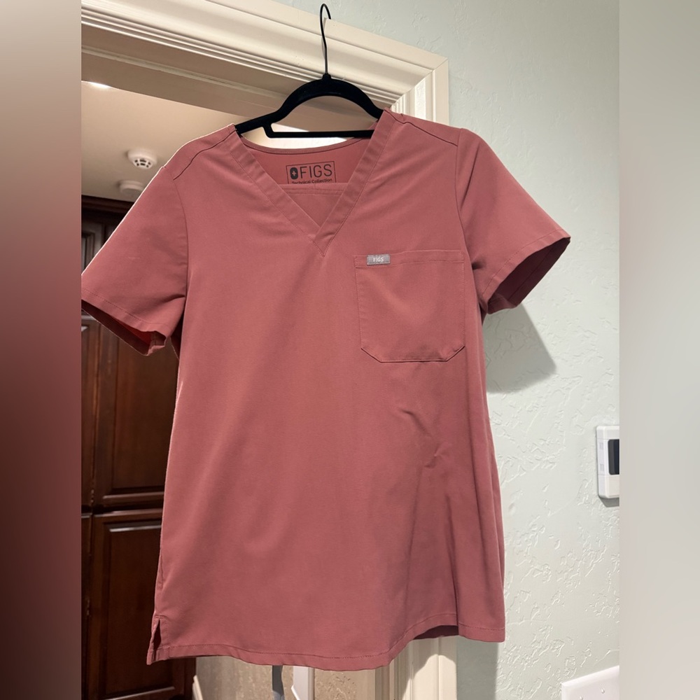 Figs Dusty Rose V-Neck Scrub Top